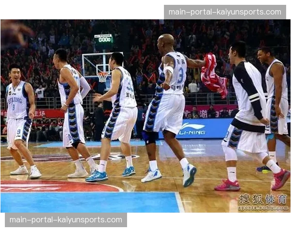 深度报道:联盟办公室讨论进一步限制“非篮球动作”造犯规 深度报道:联盟办公室讨论进一步限制“非篮球动作”造犯规