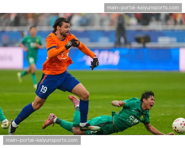 【2026年4月中超联赛·赛中·花絮山东泰山球迷远征军抵达客场，看台巨型TIFO致敬俱乐部历史