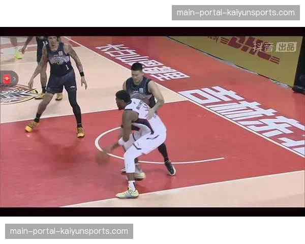 浙江稠州金租客场82-66战胜长白山恩都里，约翰逊砍下22分11篮板